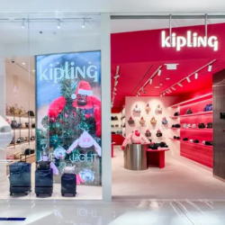 Kipling reopens Its refitted flagship store in Dubai Mall